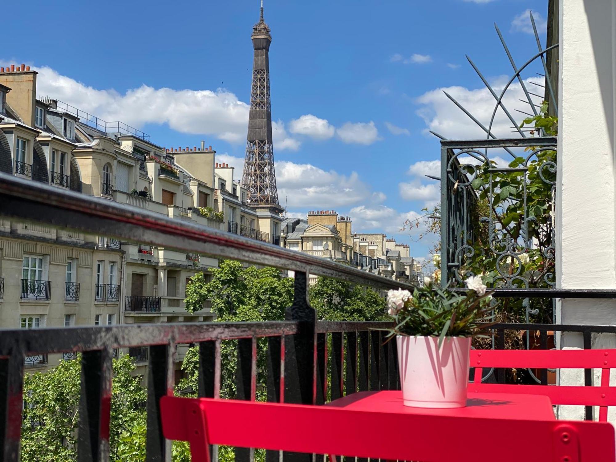 Superior Room with Balcony and Eiffel Tower View,1596038438:JPEG